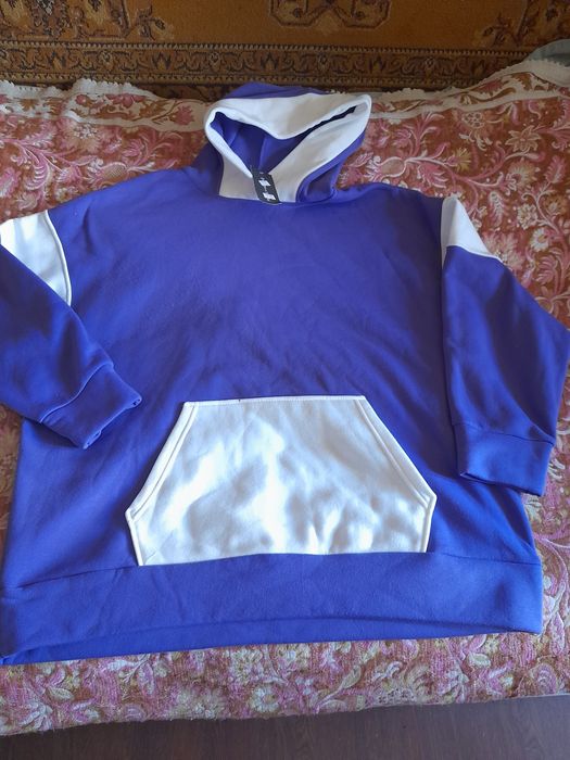 Нові речі з бірками.