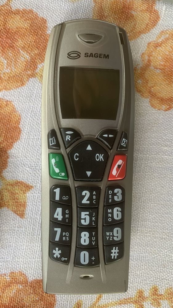 Telefon stacjonarny bezprzewodowy firmy Sagem D55T