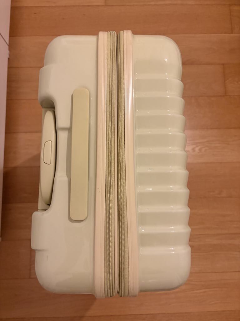 Malas de viagem cor amarela clara marca movom