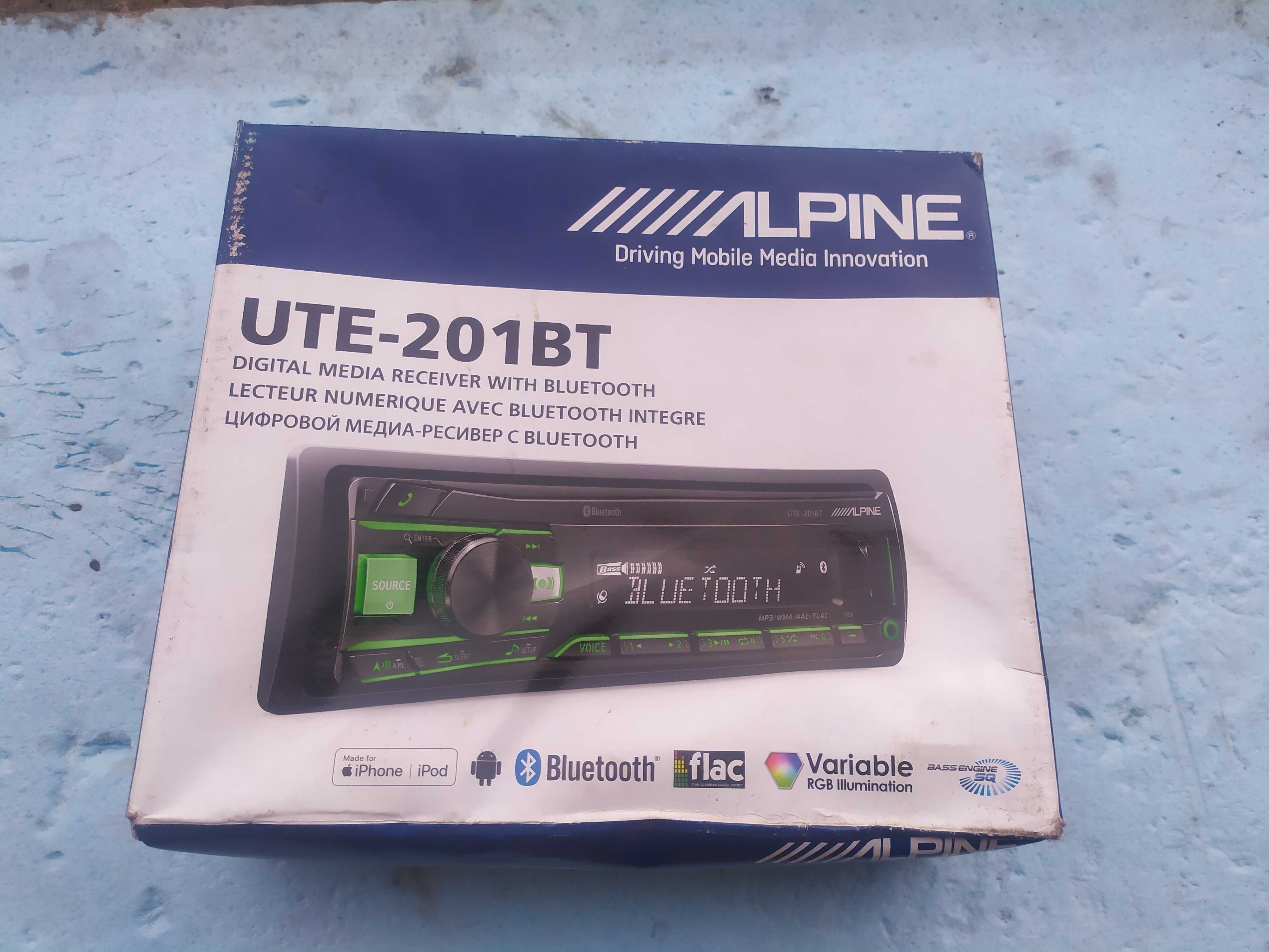 Alpine UTE-201 BT автомагнитола