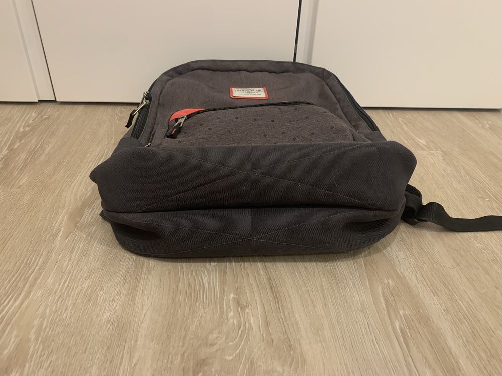 BEM ESTIMADA - Mochila escolar marca pepe jeans e estojo