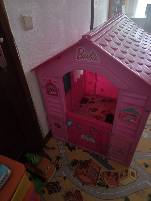 Vendo casa da barbie como nova