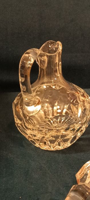 Przepiękna duża karafka kryształowa. Elegancki dodatek na każdy stół.