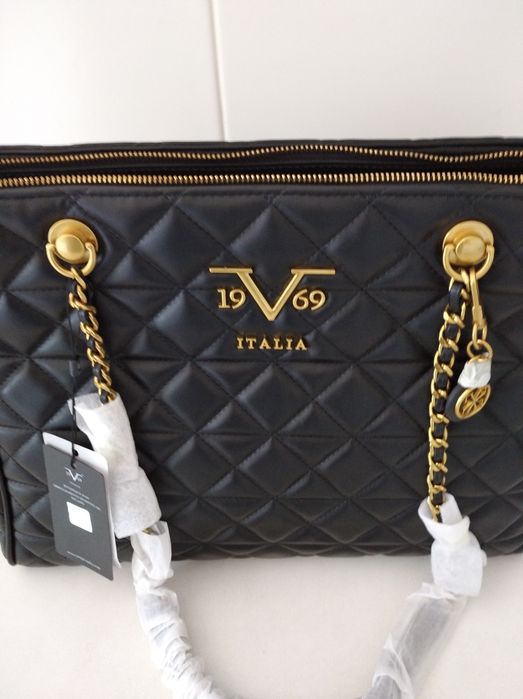 Mala preta da marca Versace 19.69