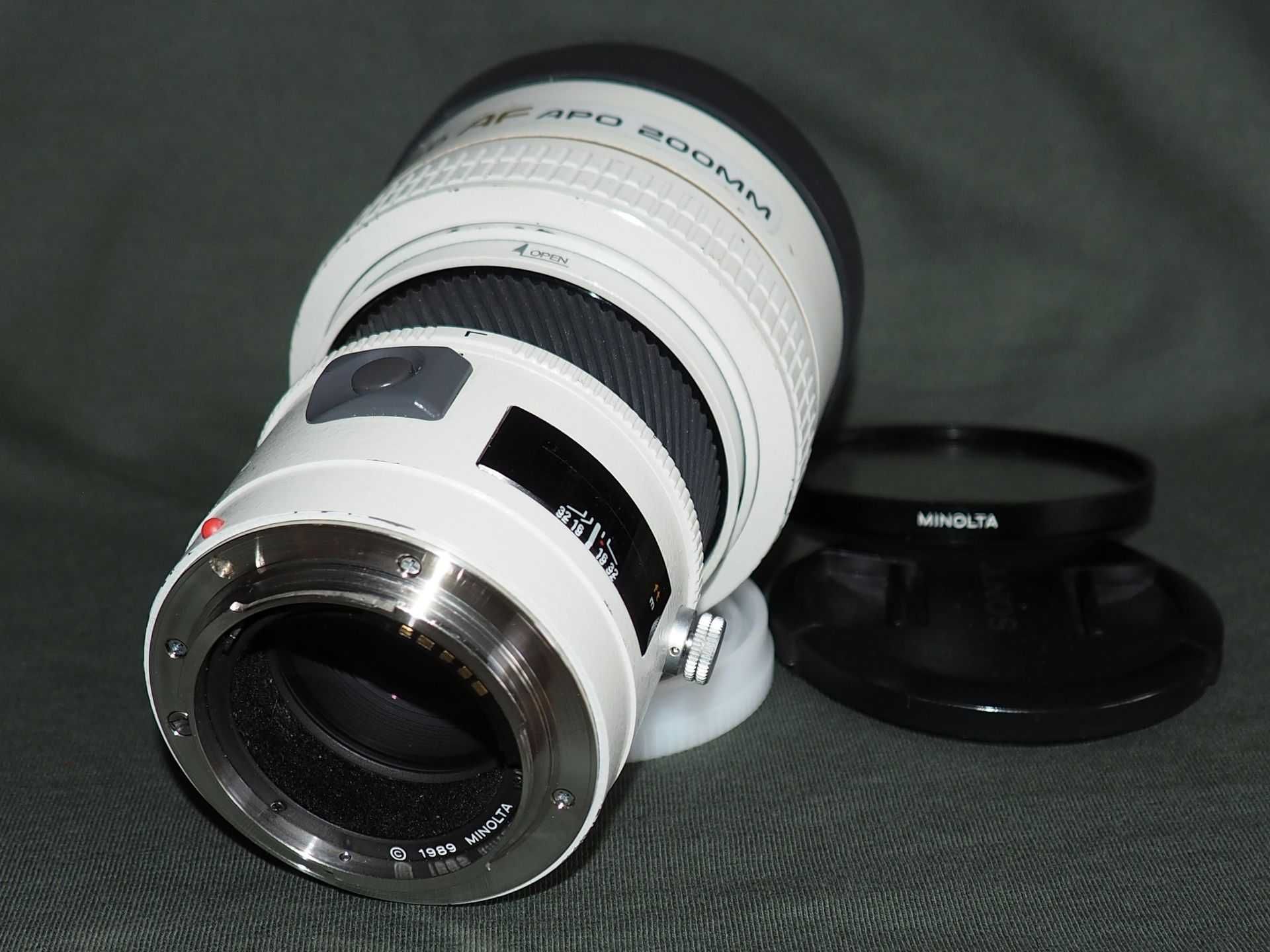 Obiektyw Minolta AF 200mm f/2.8 G APO High Speed.