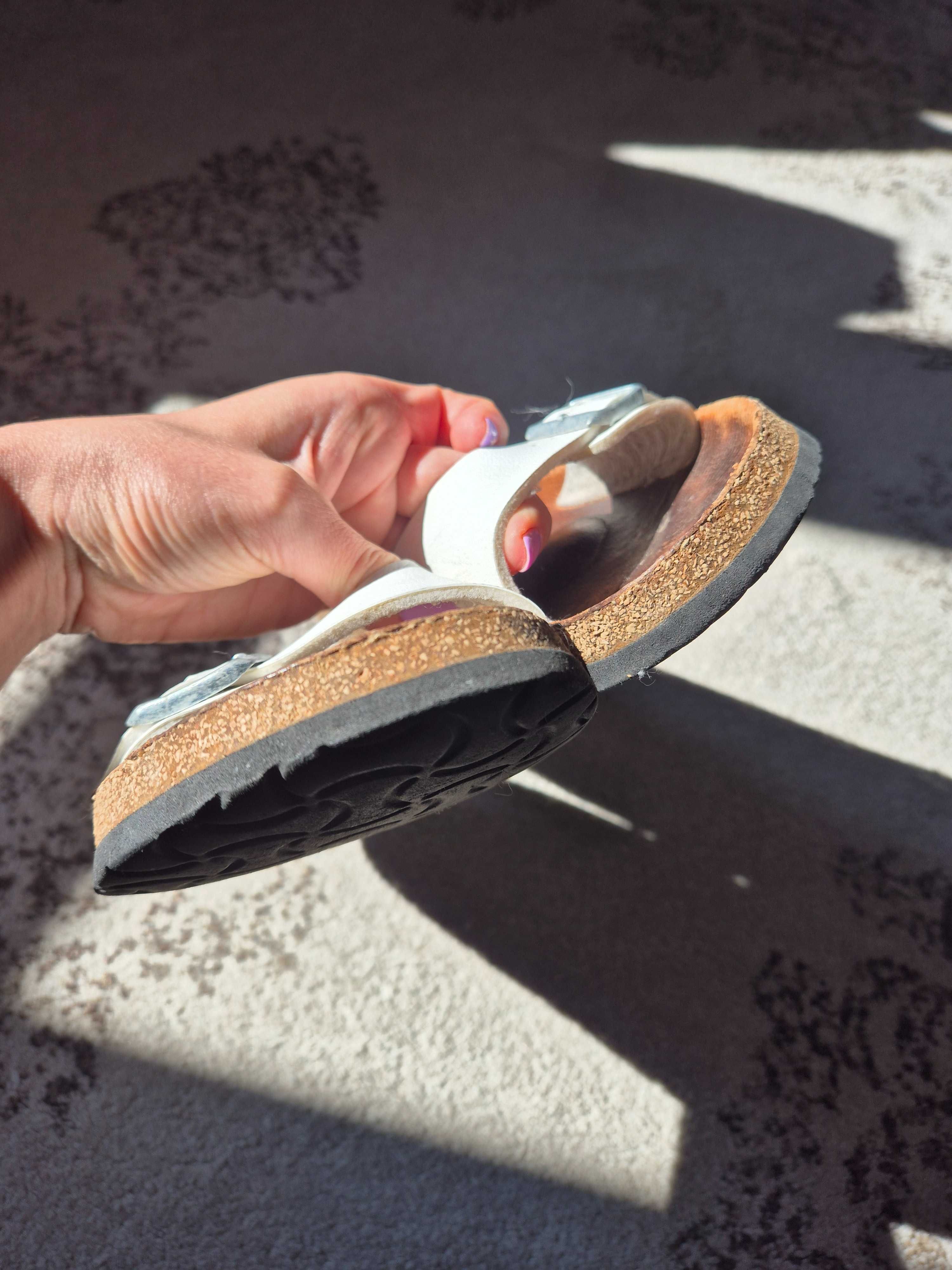 Białe klapki Birkenstock skórzane 38 25 cm wkładka