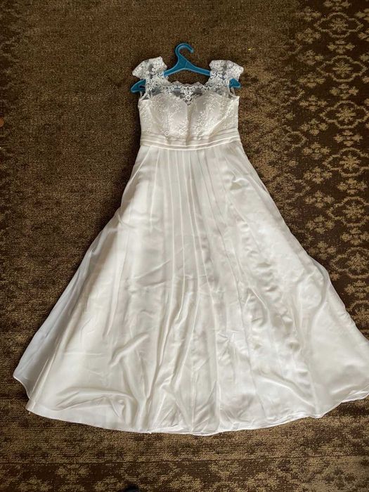 Весільна сукня, фата, хустка та болеро. Ціна договірна.