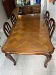 Conjunto mesa de madeira com virdro e 4 cadeiras