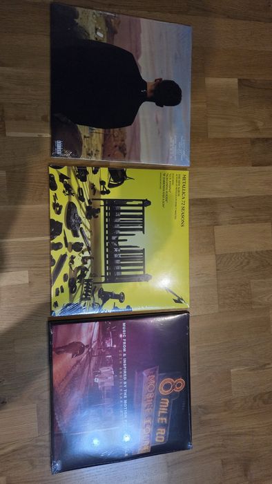 Sprzedam trzy zafoliowane nowe płyty winylowe.