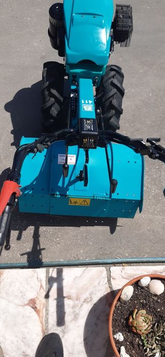 Motocultivador Bertolini Lombardini pulverizador