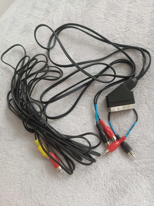 Eurozłącz oraz przewód do komputera