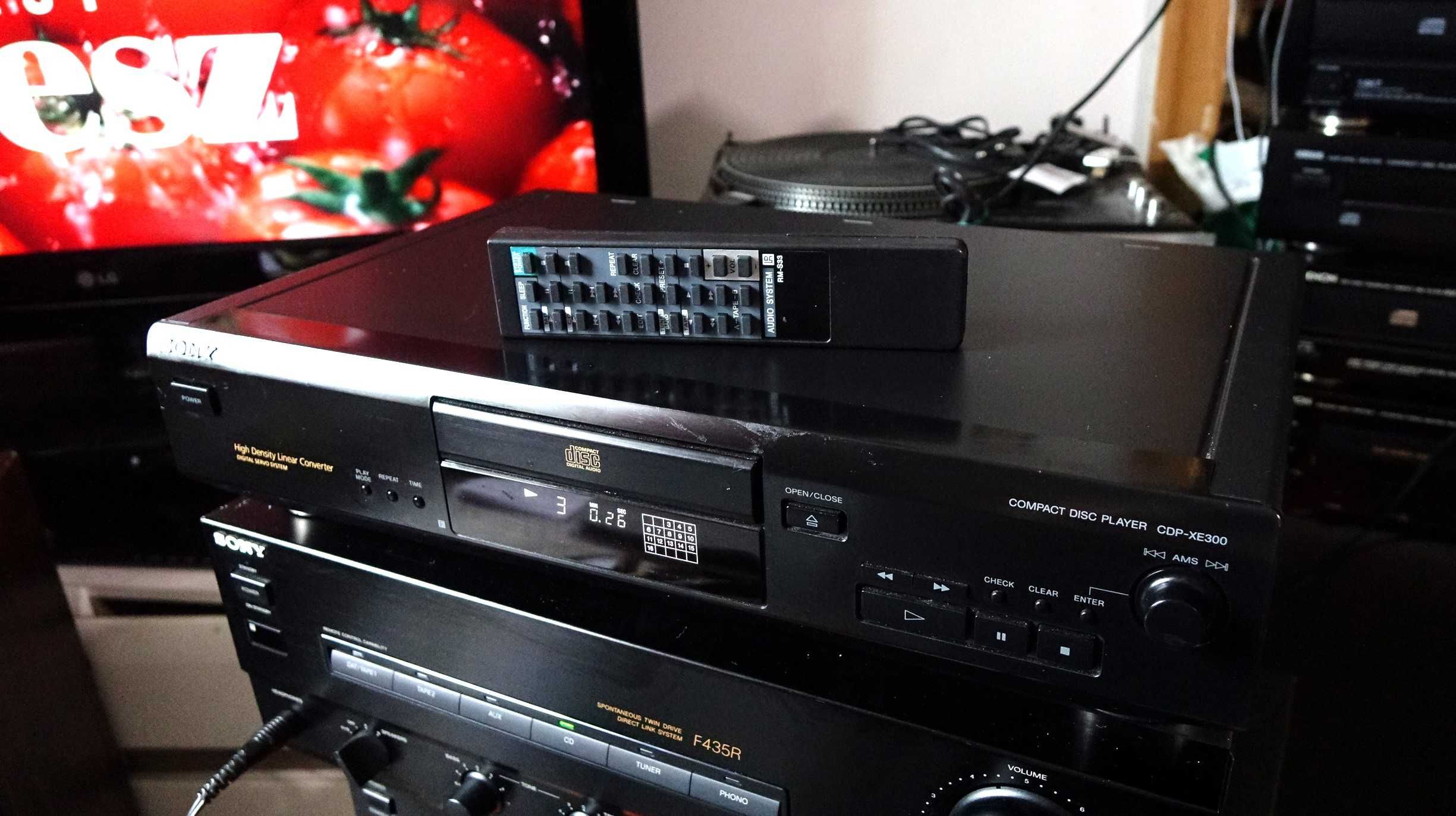 Odtwarzacz płyt CD japońskie SONY CDPXE 300 z pilotem