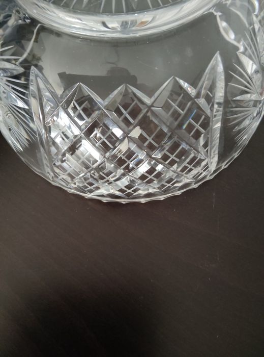 Taça antiga de cristal da Boémia, nova