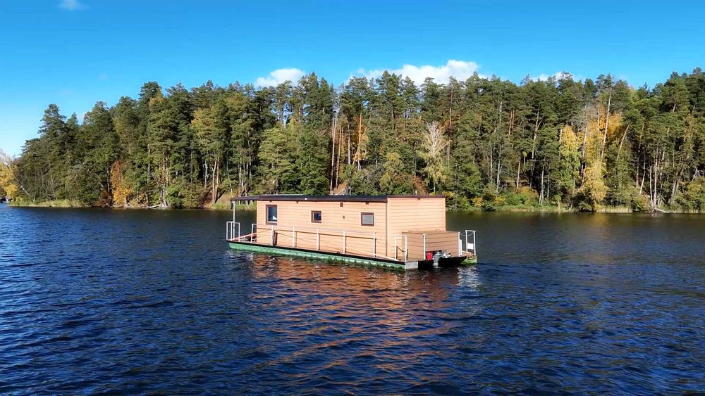 Wyposażony Houseboat 40m2 z silnikiem