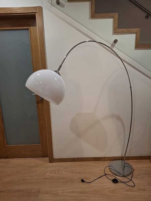 Candeeiro de Pé Sala Prateado / Branco