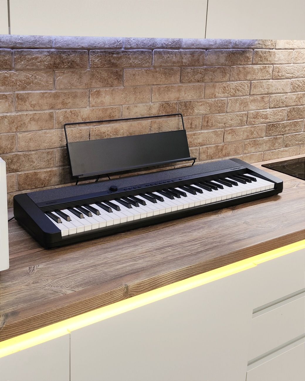 Біле міні піаніно фортепіано  Casio CT-S1   Yamaha NP-12