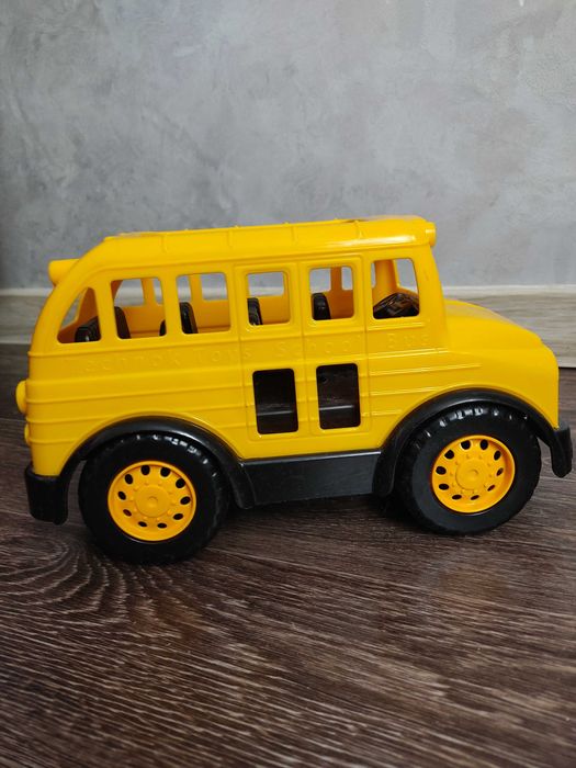 Детский  игрушечный автобус