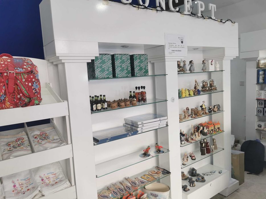 Estantes loja em mto bom estado