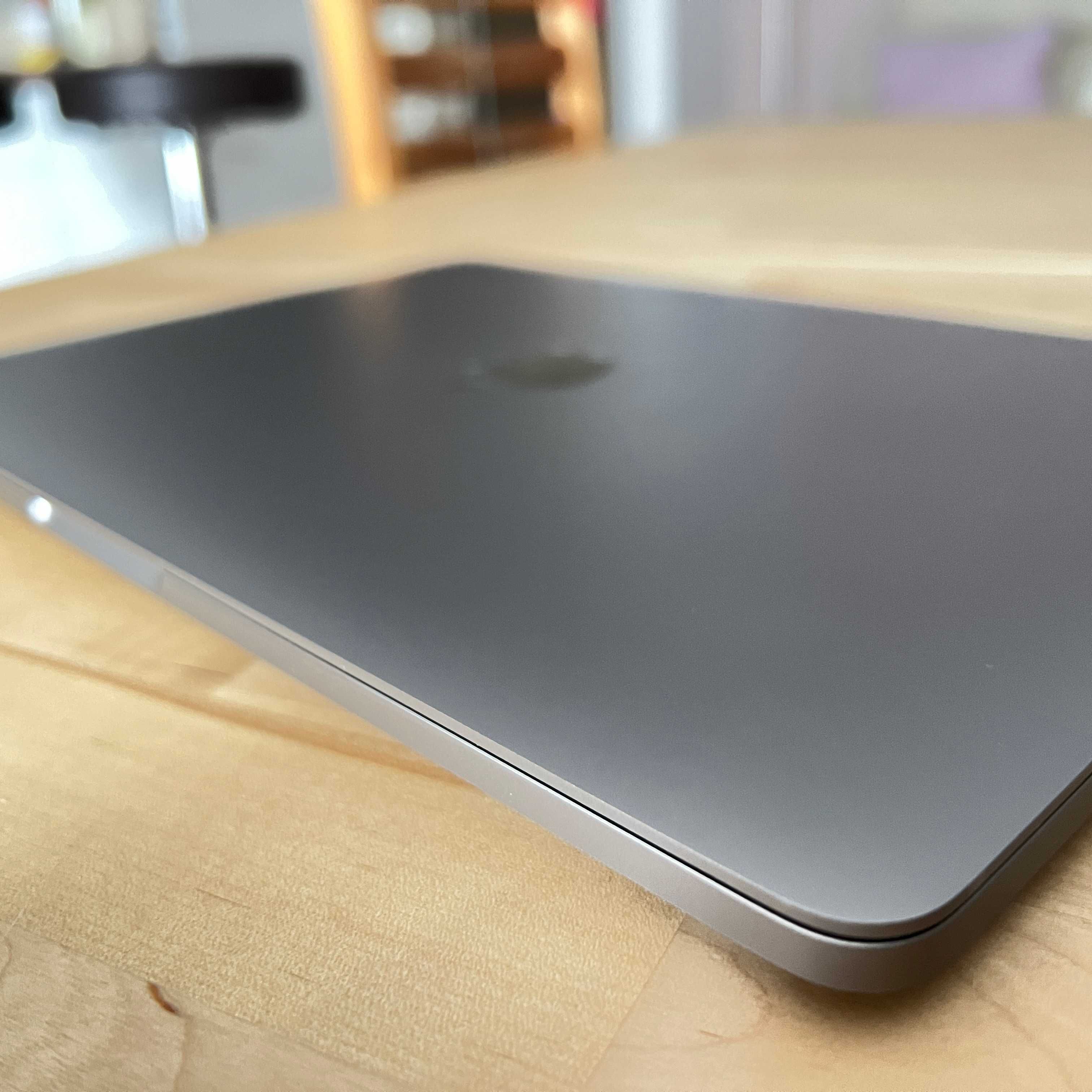 MacBook Pro 13" A2289, 2020 r., Intel i5, 2 porty, 16 GB RAM - zadbany