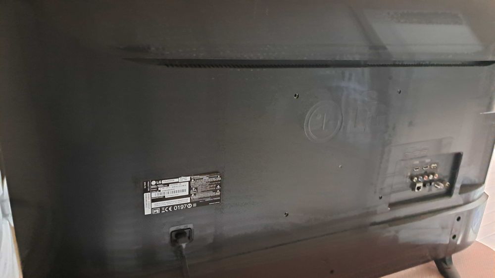 Smart TV LG 43UH603V para peças.