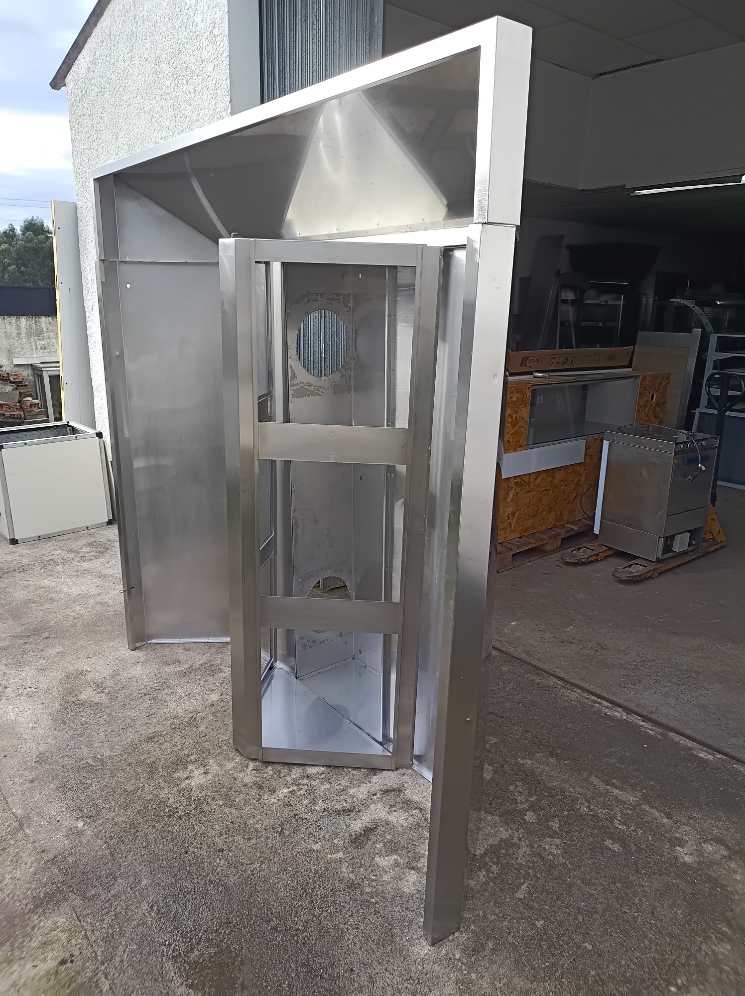 Hotte central 260x220