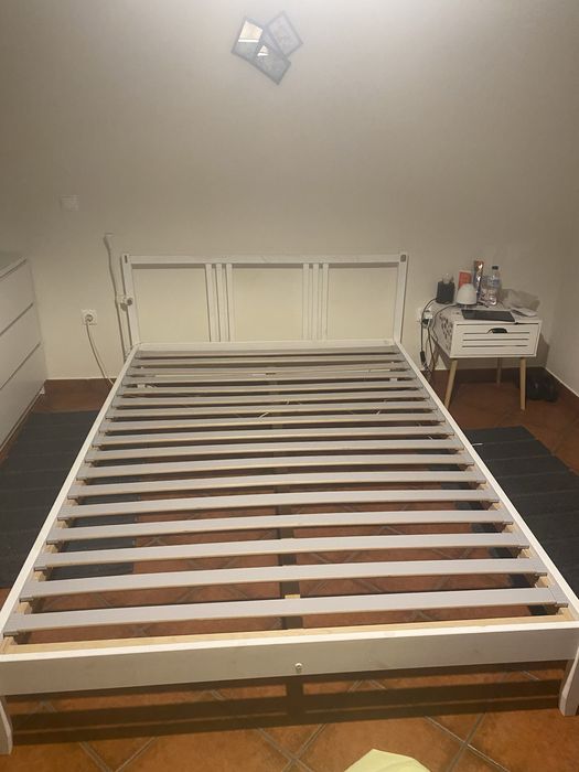 Cama Sommier branca com colchao