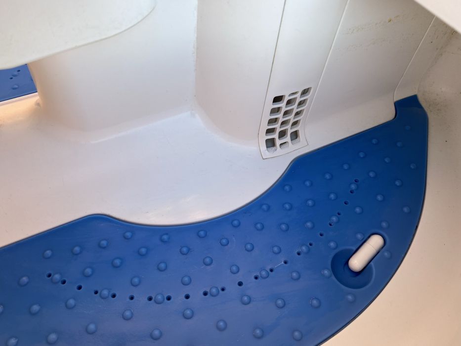 Recipiente massajador de pes