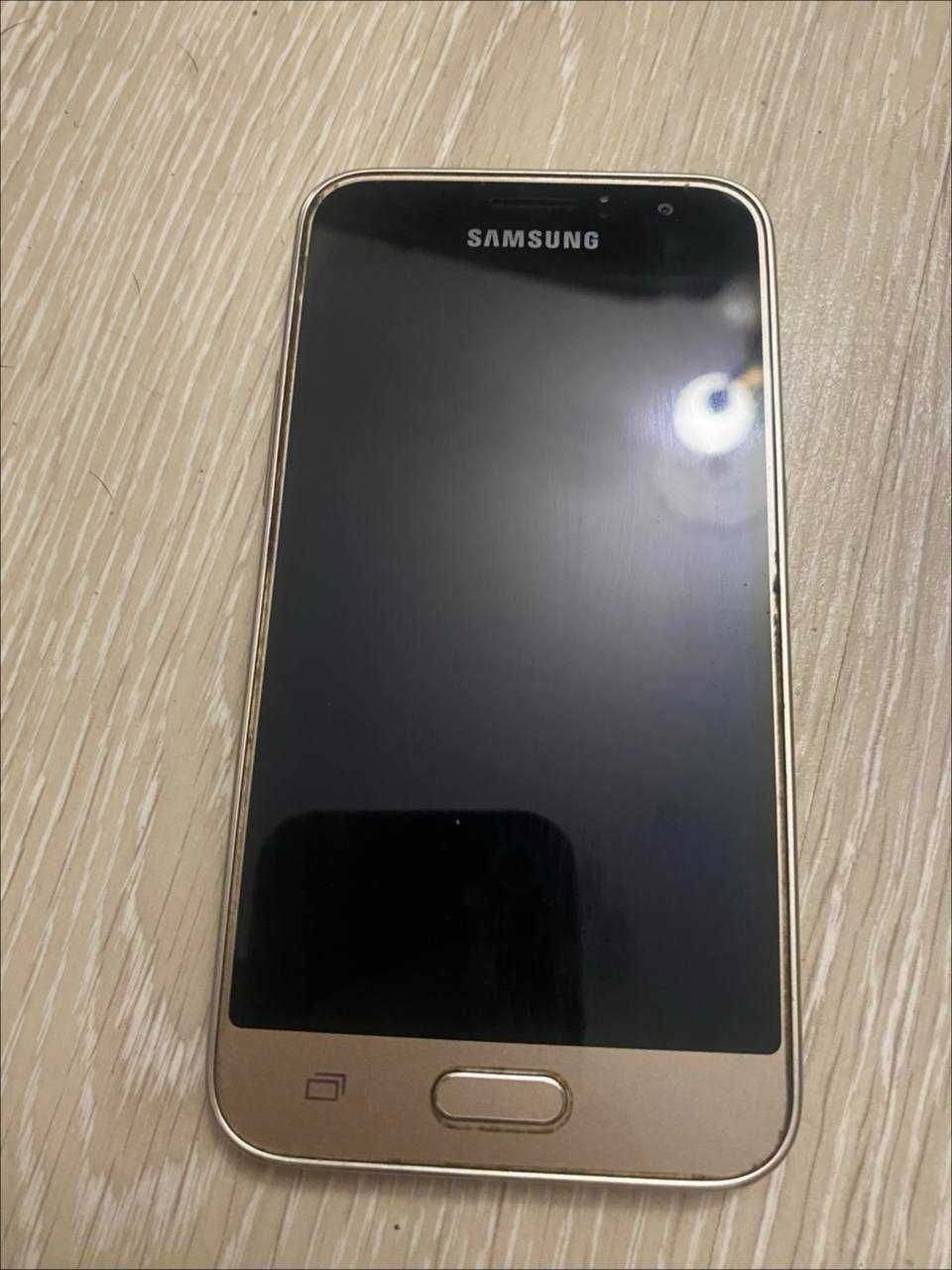 Телефон Samsung Galaxy J1 2016 Duos SM-J120