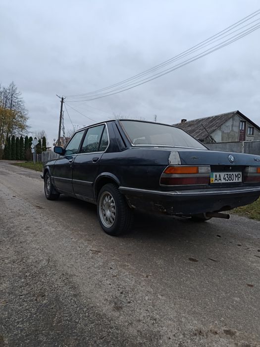 БМВ є 28 2.0 бенз на ходу