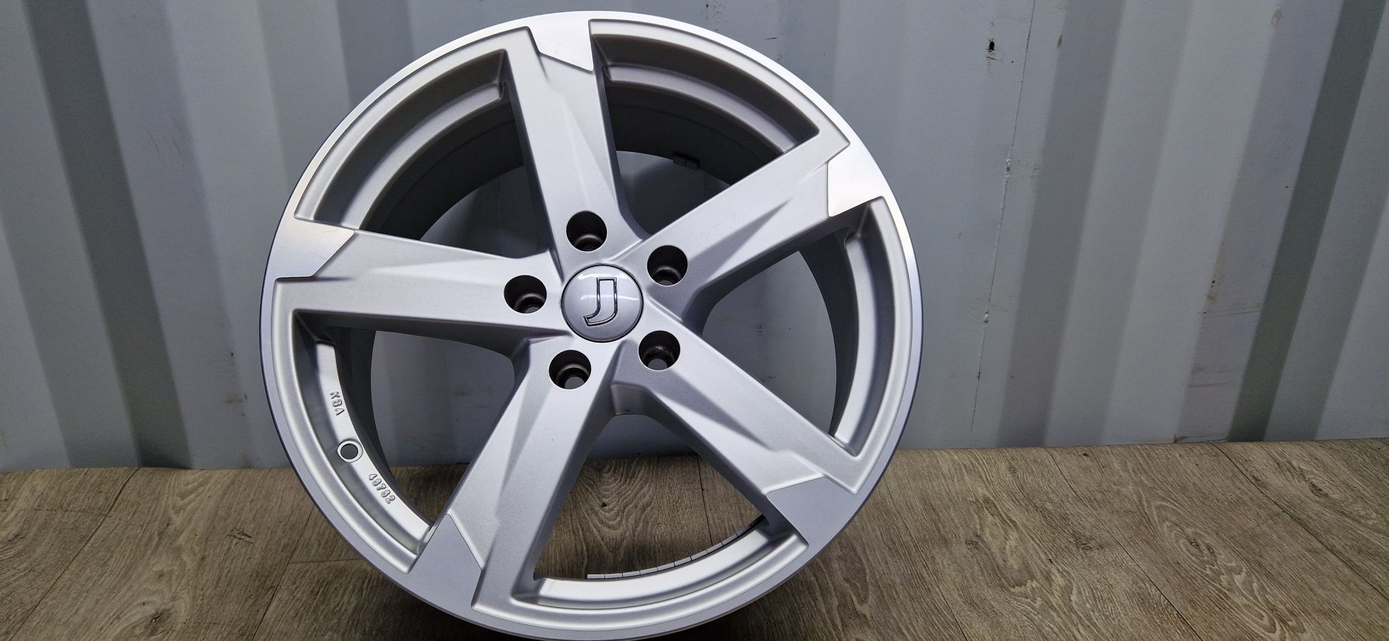 Felgi 17 Vw Skoda Seat Audi 5×112 ET35 7,5J piasta 70.4mm