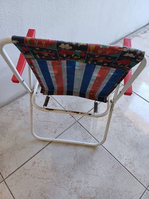 Cadeira para criança dos 18 meses aos 5 anos.