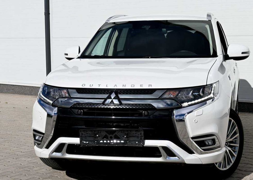 Mitsubishi Outlander PHEV 2020 року