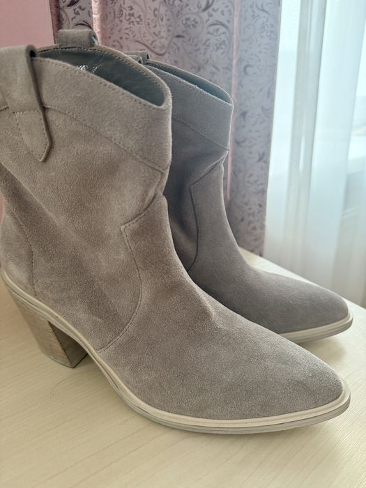 Продам трендові ботинки-козаки