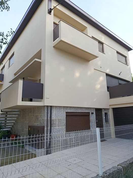 T1 com avançado relvado Palheiros 7 min Universidade/Castelo