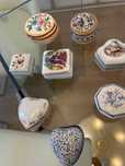 Conjunto de 8 caixinhas em porcelana