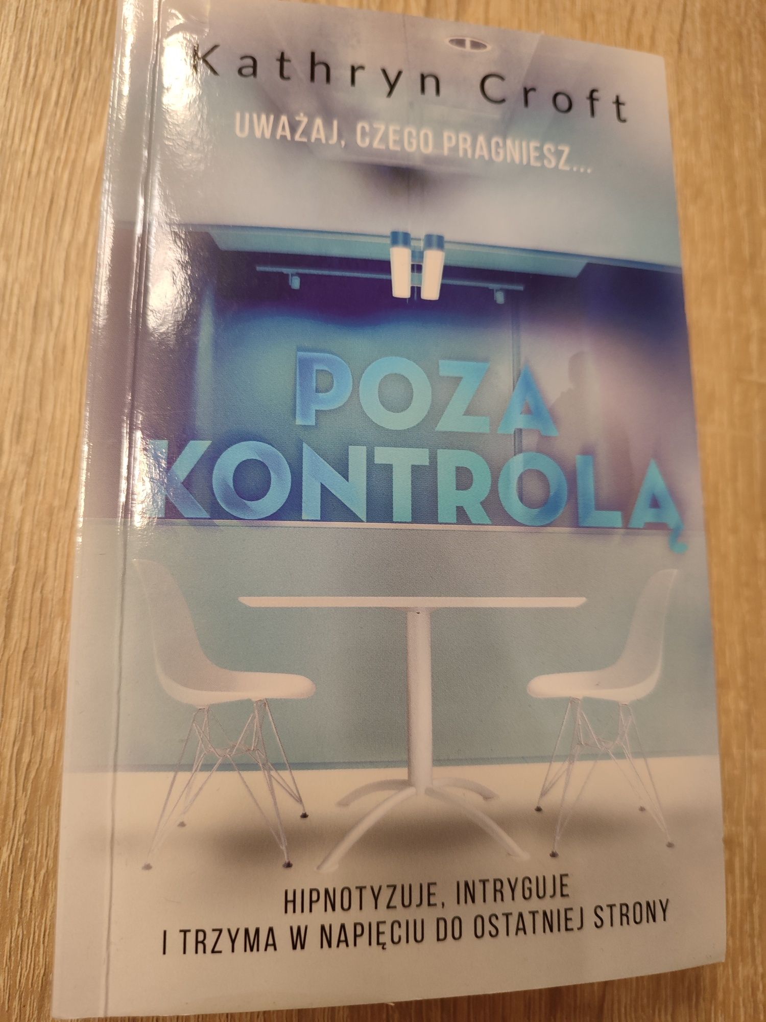 Kathryn Croft "Poza kontrolą" miękka okładka