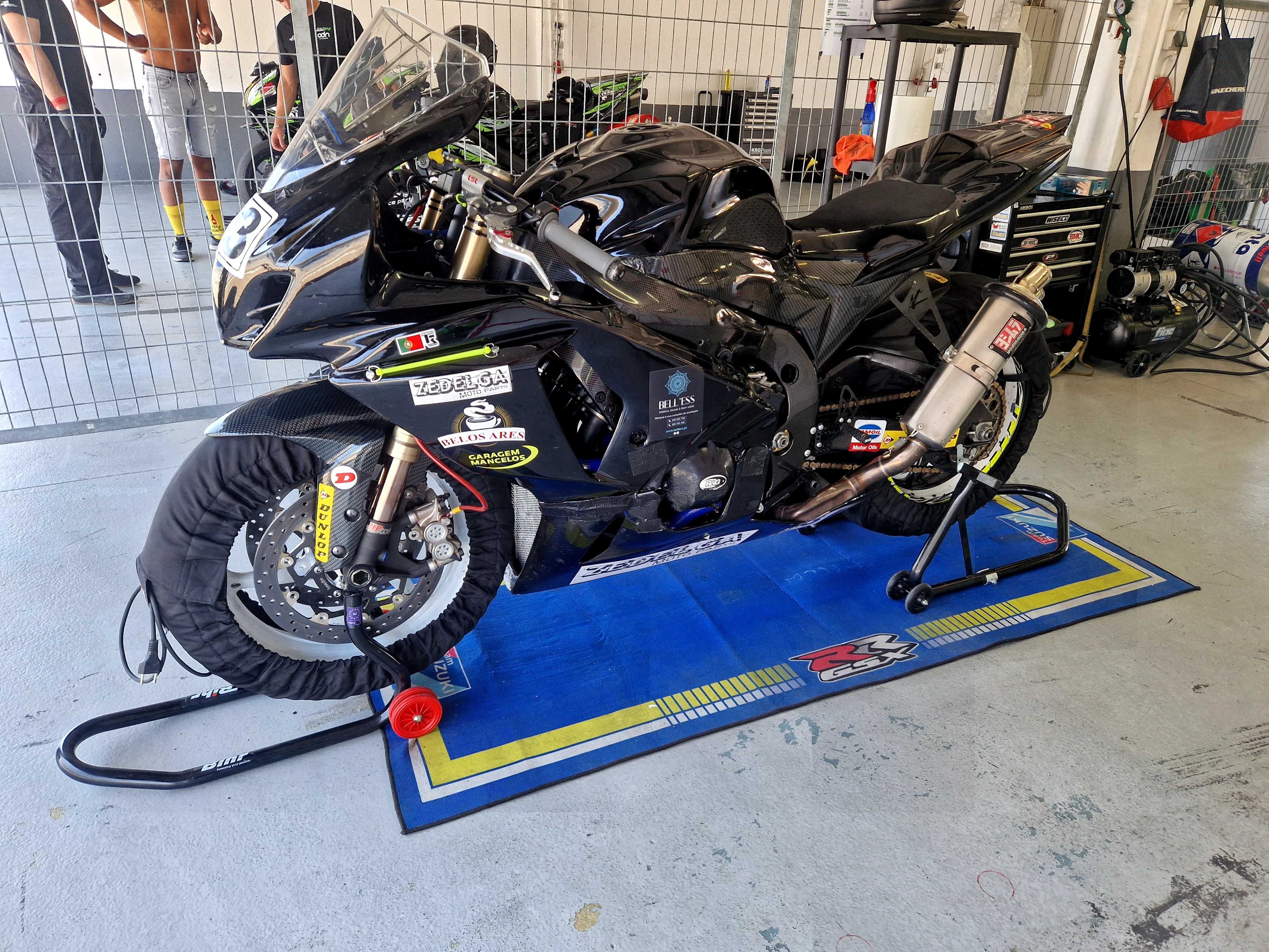 Suzuki gsxr 1000 L0 de circuito