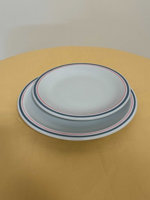 Prato branco com fio azul - Diâmetro 18 cm - Qtd. 74 Und.