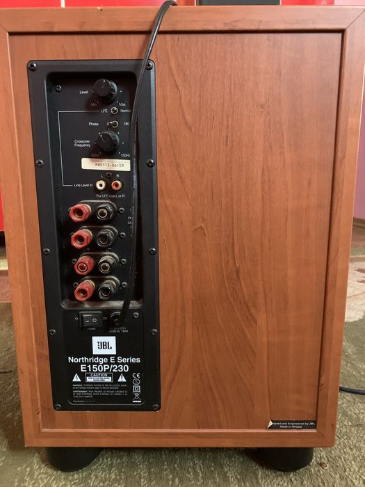 Сабвуфер JBL E150P/230