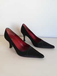 Sapatos pretos bicudos| stiletos (Tam.35)