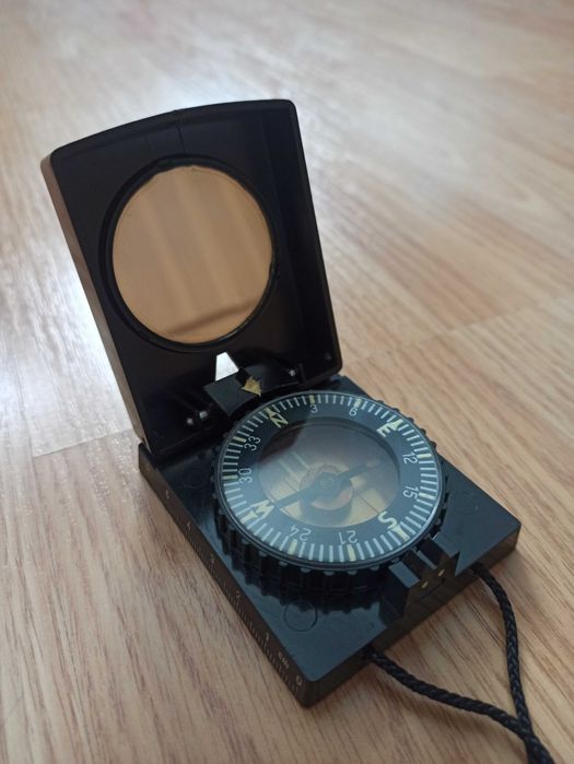 Kompas niemiecki Freiberger Prazisionsmechanik w bardzo dobrym stanie