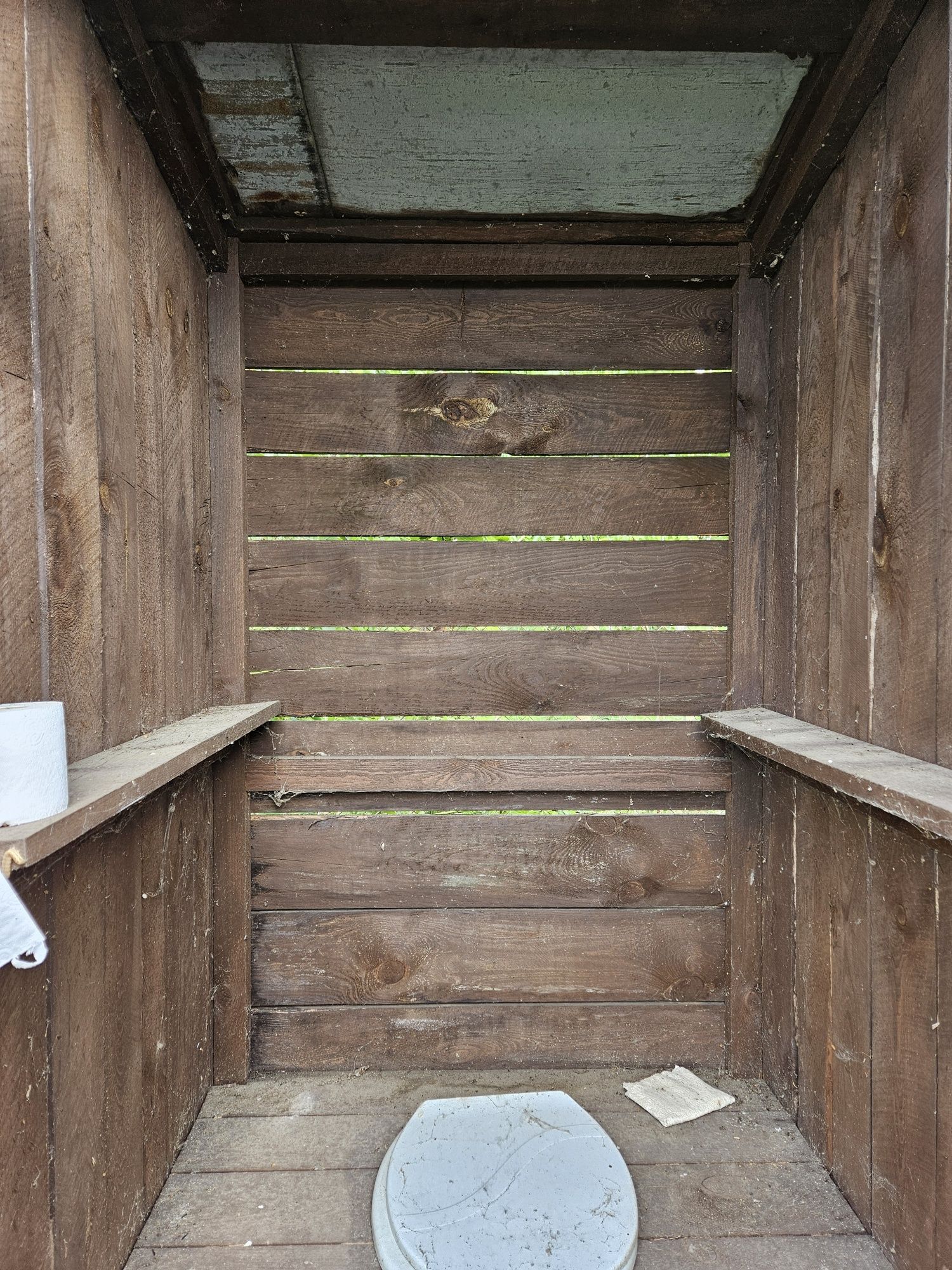 Drewniana toaleta