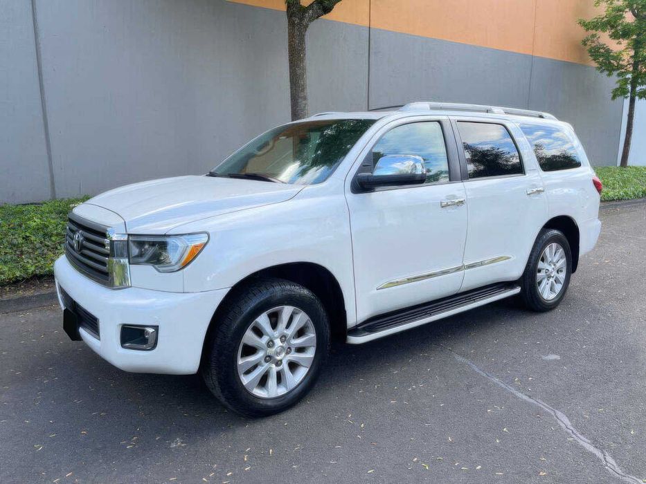 Toyota Sequoia      2018