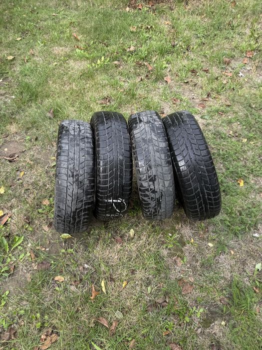 Komplet opon zimowych Yokohama 165/70 R14 81T