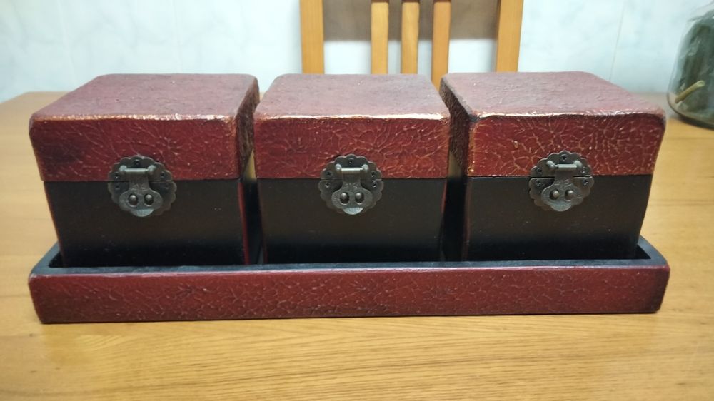 Caixas decorativas em madeira