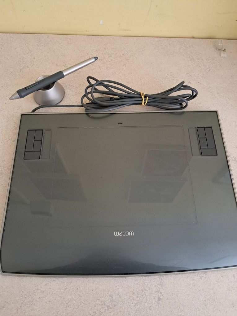 Tablet wacom PTZ-630