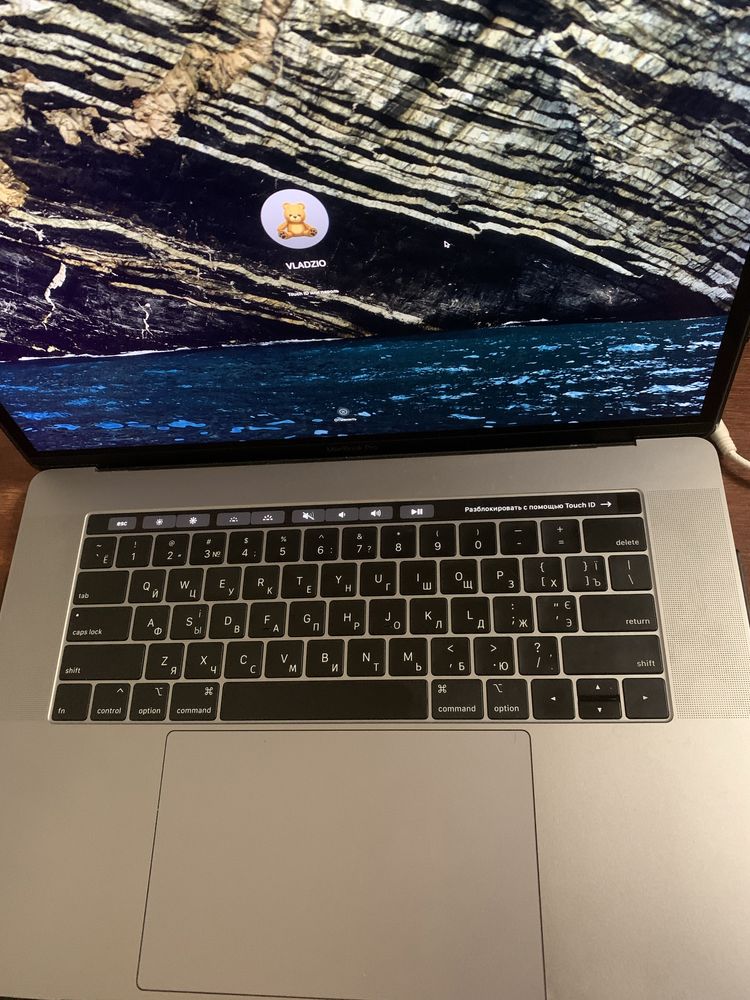 Обміняю або Продам MacBook Pro 2019 року 512 gb, i9, 16 gb RAM