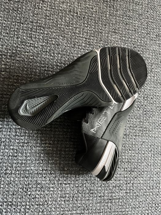Nike metcon 8 42,5 (27cm)