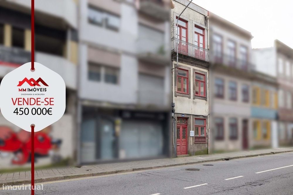 Prédio | Renovado | Serviços | Área exterior | Estacionamento