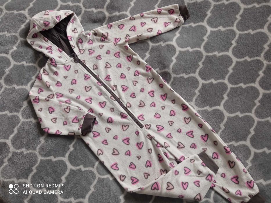 Polarowy pajacyk ciepła piżamka 98 104 kombinezon kigurumi do spania